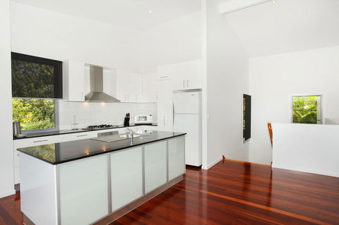 224 Centenary Heights Road Coolum Beach, 500 Dollar Bond, Linen Included - Holiday Cairns 1