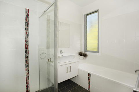 224 Centenary Heights Road Coolum Beach, 500 Dollar Bond, Linen Included - Holiday Cairns 9