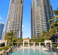 Holiday Holiday Chevron Renaissance Apartments - Holiday Cairns