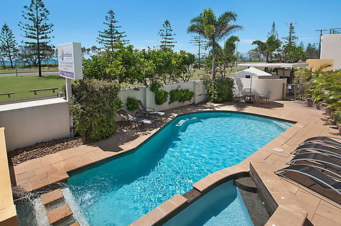 Meridian Alex Beach Apartments - Holiday Cairns 1