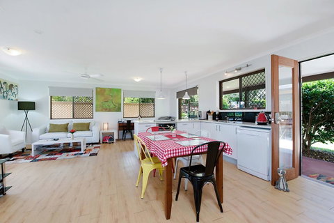 Arthouse - Holiday Cairns 3