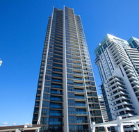High Floor Ocean View Suites Broadbeach - Holiday Cairns