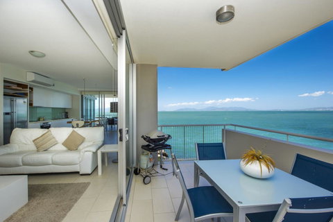1 Bright Point Apartment 4201 - Holiday Cairns 0