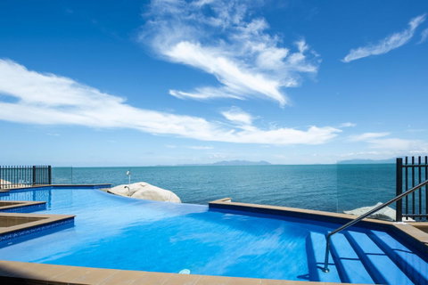 1 Bright Point Apartment 4201 - Holiday Cairns 1
