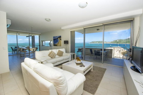 1 Bright Point Apartment 4201 - Holiday Cairns 12