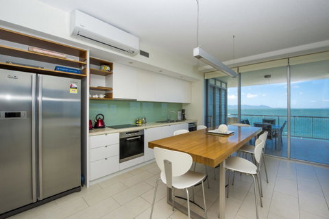 1 Bright Point Apartment 4201 - Holiday Cairns 13