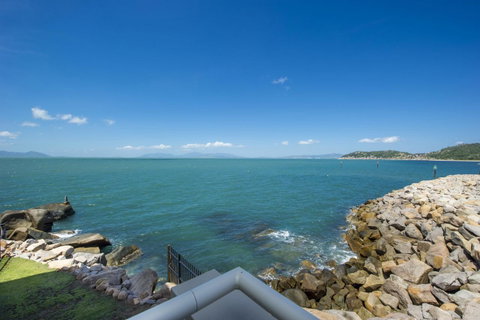 1 Bright Point Apartment 4201 - Holiday Cairns 10