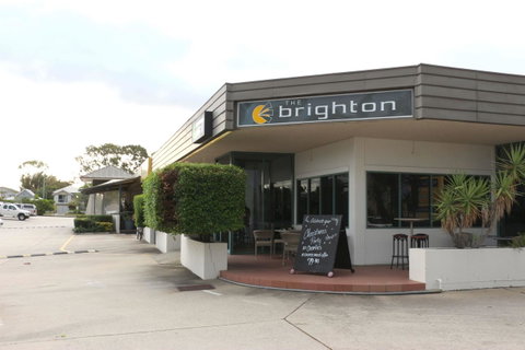 Brighton Hotel - Holiday Cairns 0