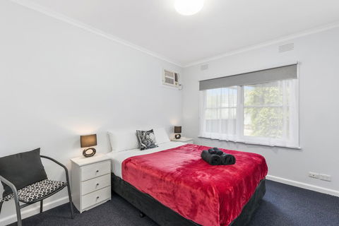 Wattle Grove Villa - Holiday Cairns 1