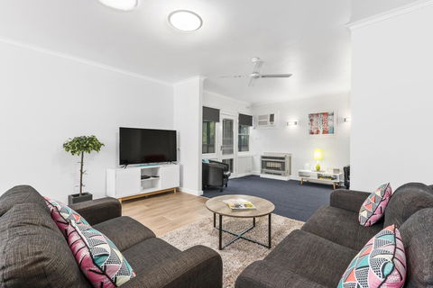 Wattle Grove Villa - Holiday Cairns 3