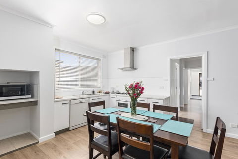Wattle Grove Villa - Holiday Cairns 0
