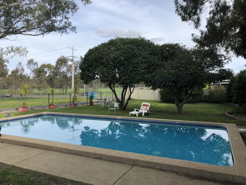 Wattle Motel - Holiday Cairns 1