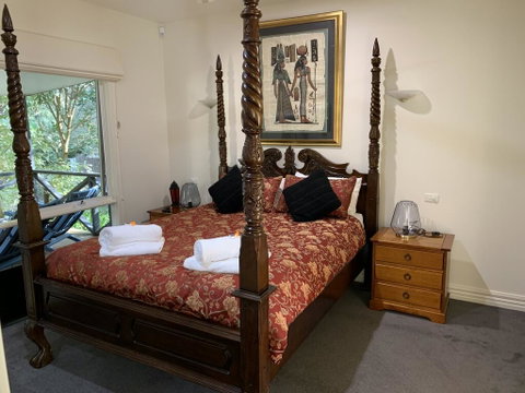 Weeroona Bed And Breakfast - Holiday Cairns 1