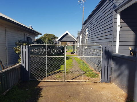 Welcome Stranger Cottage - Holiday Cairns 2