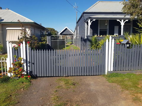 Welcome Stranger Cottage - Holiday Cairns 1