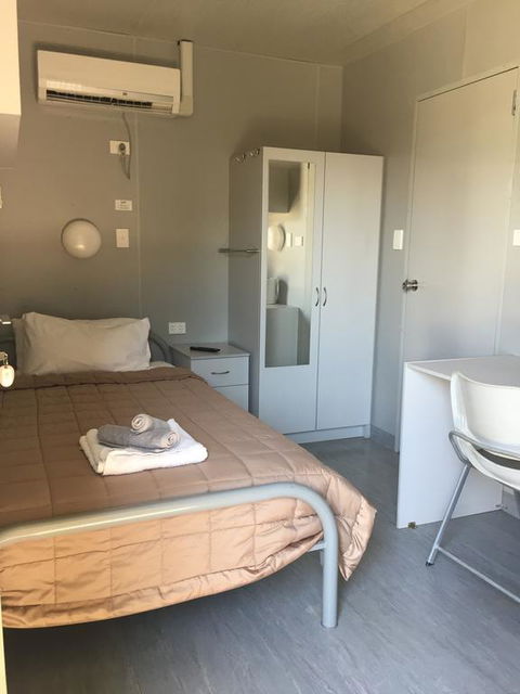 Wellshot Hotel - Holiday Cairns 1