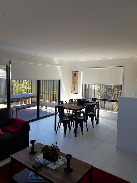 White Caps B - New Styles & Spacious Home - Holiday Cairns 1