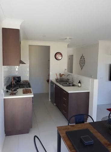 White Caps B - New Styles & Spacious Home - Holiday Cairns 2