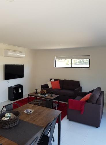 White Caps B - New Styles & Spacious Home - Holiday Cairns 3