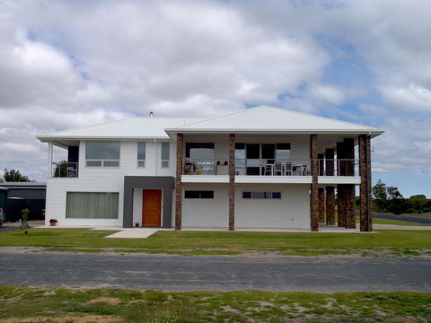 White Caps B&B Apartment - Holiday Cairns 1