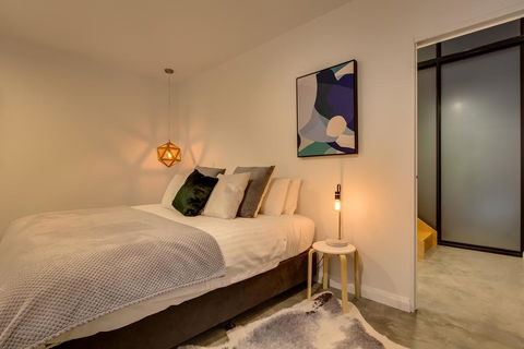 White Room Apartments - Holiday Cairns 1