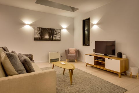 White Room Apartments - Holiday Cairns 2