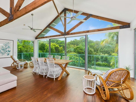 WHITE WASH ON SHE OAK - Holiday Cairns 3