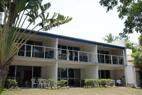 Whitehaven Beachfront Holiday Units - Holiday Cairns 0