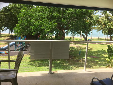 Whitehaven Beachfront Holiday Units - Holiday Cairns 3