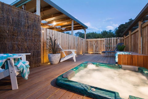 Whitewood Cottage - Secluded Spa - Holiday Cairns 0