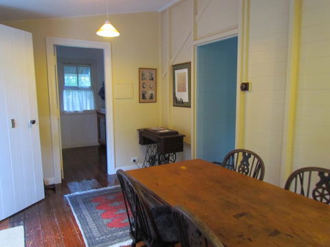 Whitsunday Cane Cutters Cottage - Holiday Cairns 3