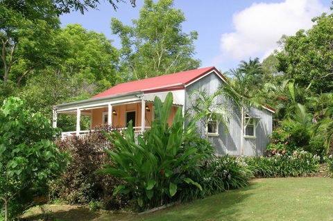 Whitsunday Cane Cutters Cottage - Holiday Cairns 0