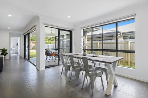 Whitsunday Family Escape - Holiday Cairns 3