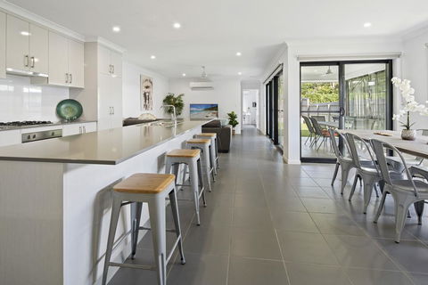 Whitsunday Family Escape - Holiday Cairns 0