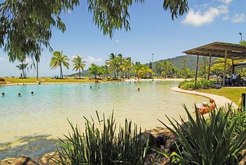 Whitsunday On The Beach - Holiday Cairns 2