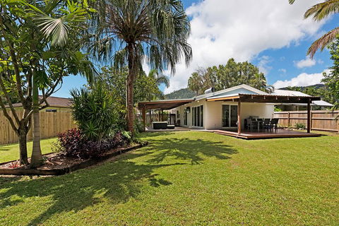 Whitsunday Palms - Holiday Cairns 1