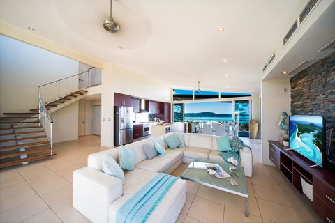 Whitsunday Views - Airlie Beach - Holiday Cairns 2