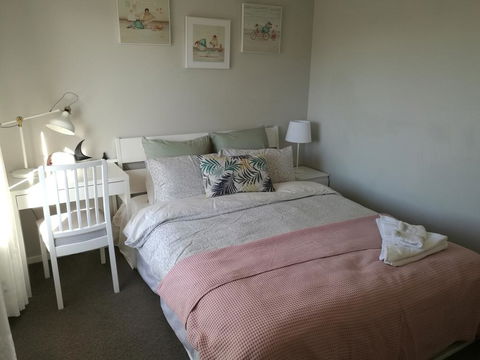 Whole Storey 2 Bedrooms+Kitchen+Living Room In Glen Waverley - Holiday Cairns 2