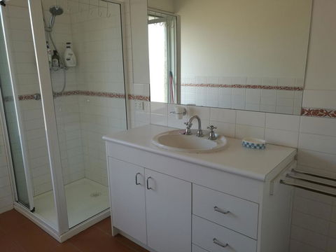 Whole Storey 2 Bedrooms+Kitchen+Living Room In Glen Waverley - Holiday Cairns 1