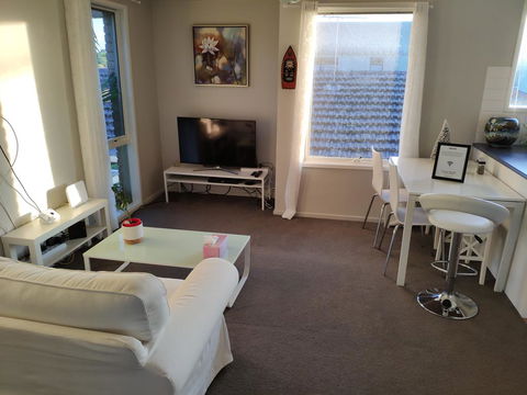 Whole Storey 2 Bedrooms+Kitchen+Living Room In Glen Waverley - Holiday Cairns 0
