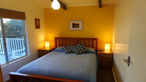 Wonky Pine Beach House, NARRWALLEE- 4 Bedroom - Holiday Cairns 3