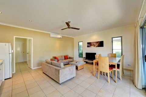 Woodgate Beach Houses - Holiday Cairns 1