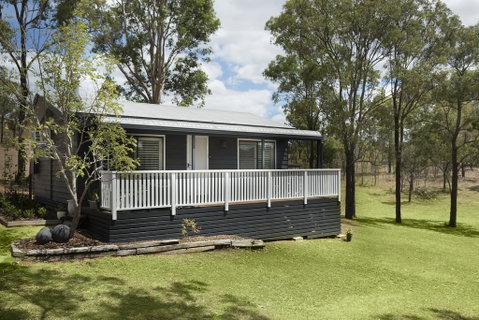 Worthington's Guest Cottage - Holiday Cairns 0