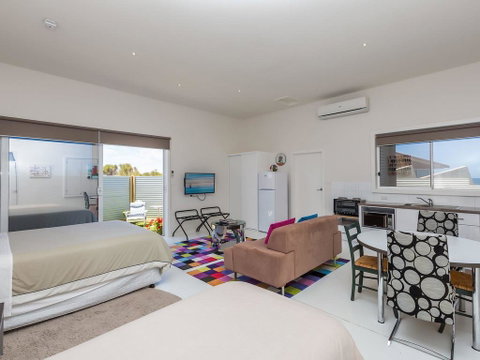 Wytonia Cabana - Holiday Cairns 1