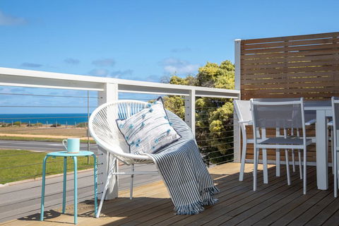 Xanadu - Aldinga Beach - Holiday Cairns 0