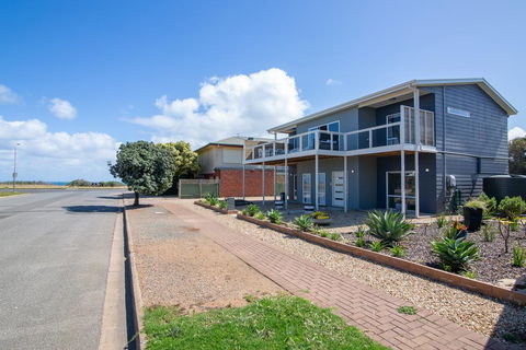 Xanadu - Aldinga Beach - Holiday Cairns 1