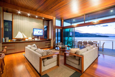 Yacht Club Villa - Holiday Cairns 3