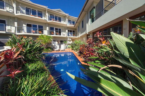 Yamba Beach Motel - Holiday Cairns 0