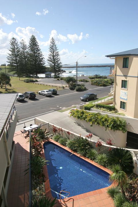Yamba Beach Motel - Holiday Cairns 3