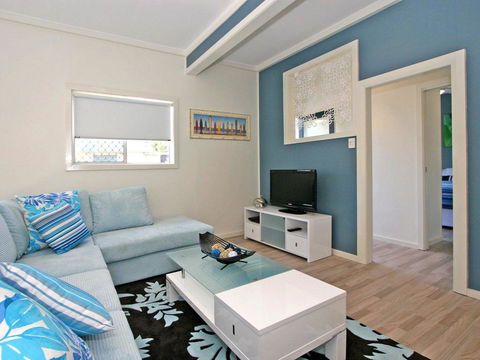 Yamba Daze - Sunrise - Pet Friendly - Holiday Cairns 1